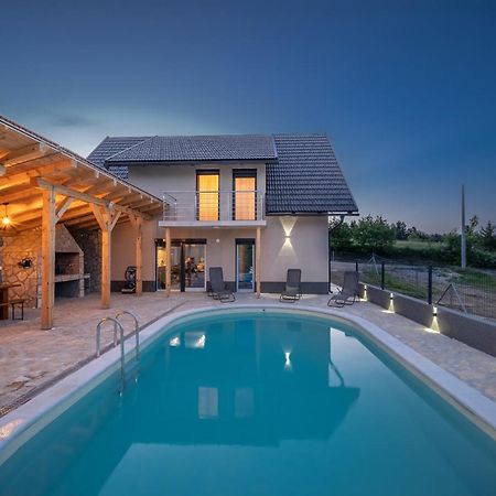 Villa Nesa - Beautiful Guest House At Continental Croatia With Outdoor Swimming Pool, Sauna And 3 Bedrooms Plaski ภายนอก รูปภาพ