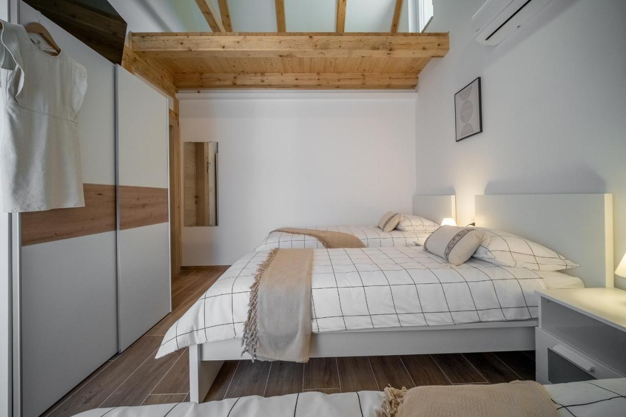 Villa Nesa - Beautiful Guest House At Continental Croatia With Outdoor Swimming Pool, Sauna And 3 Bedrooms Plaski ภายนอก รูปภาพ