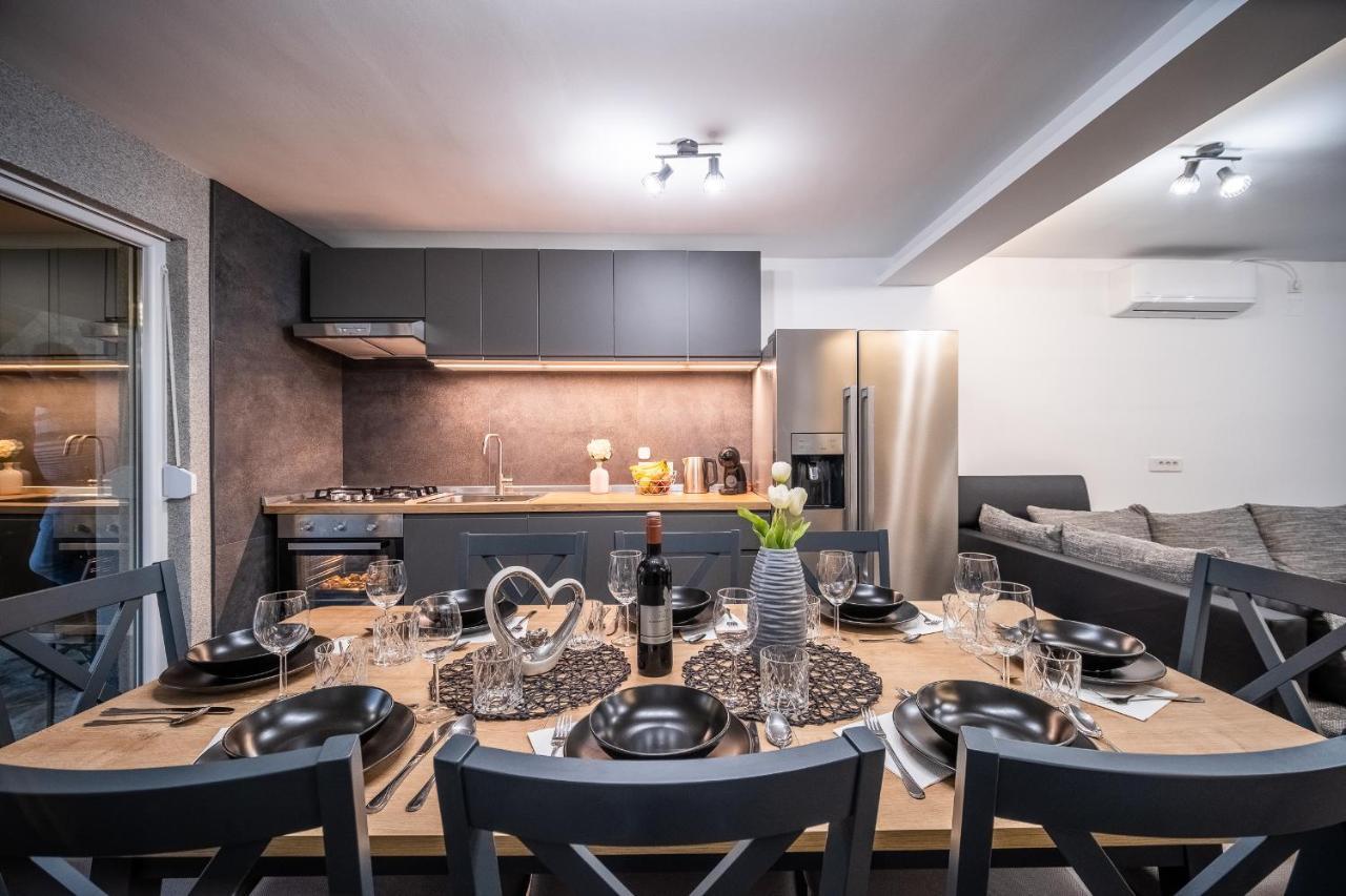 Villa Nesa - Beautiful Guest House At Continental Croatia With Outdoor Swimming Pool, Sauna And 3 Bedrooms Plaski ภายนอก รูปภาพ