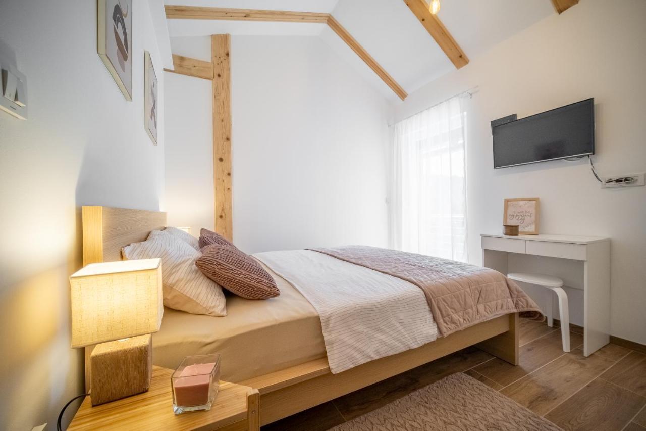 Villa Nesa - Beautiful Guest House At Continental Croatia With Outdoor Swimming Pool, Sauna And 3 Bedrooms Plaski ภายนอก รูปภาพ