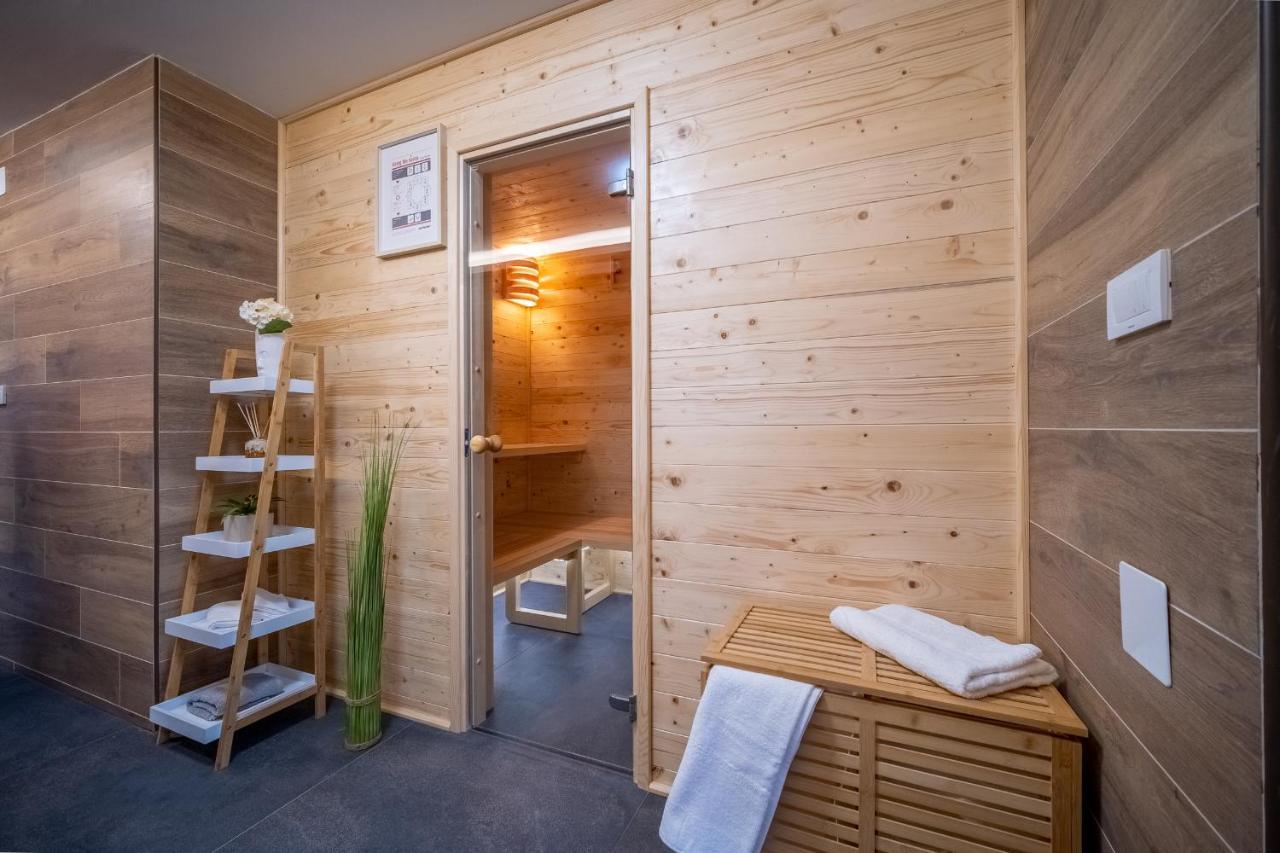 Villa Nesa - Beautiful Guest House At Continental Croatia With Outdoor Swimming Pool, Sauna And 3 Bedrooms Plaski ภายนอก รูปภาพ