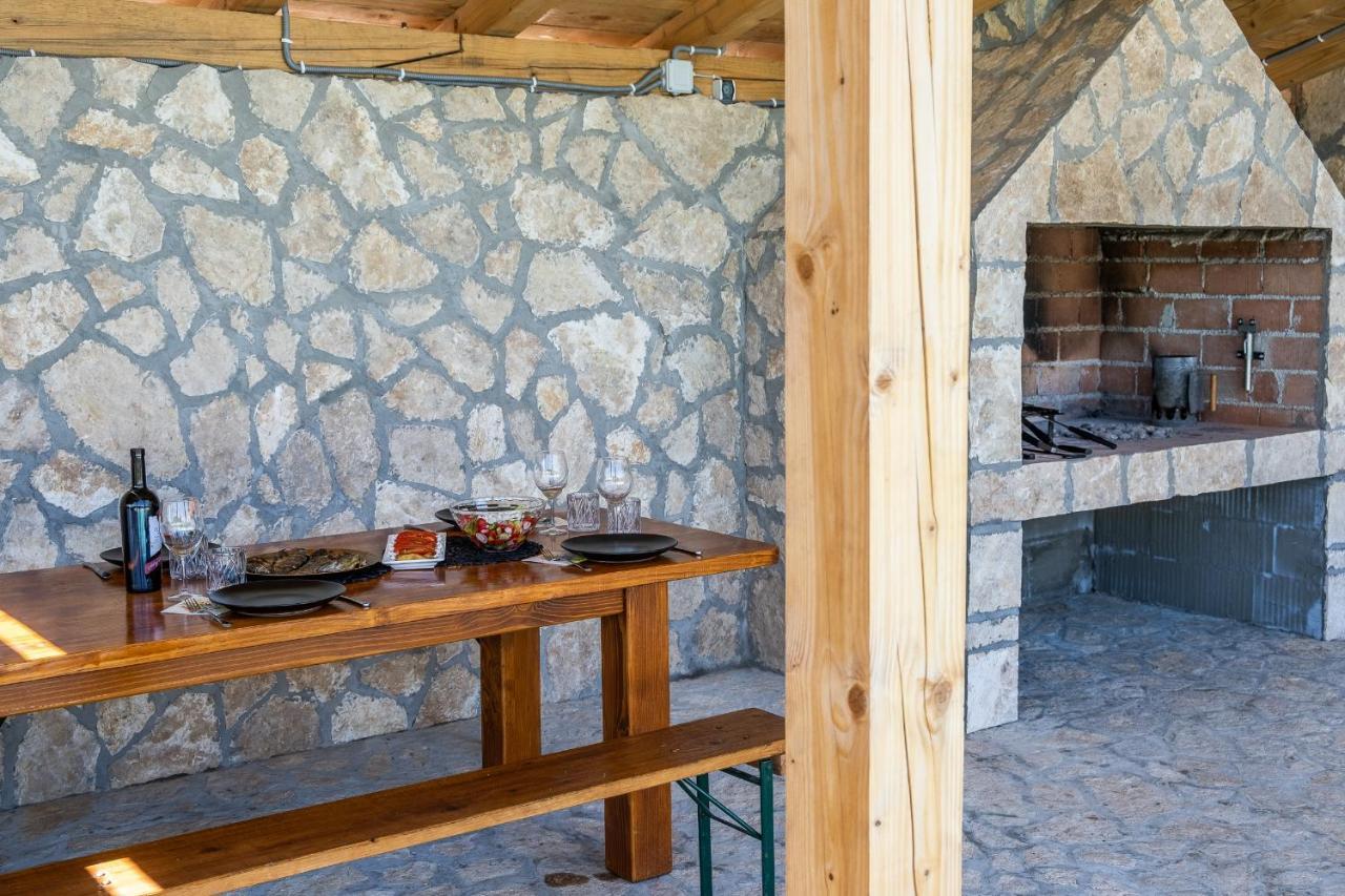 Villa Nesa - Beautiful Guest House At Continental Croatia With Outdoor Swimming Pool, Sauna And 3 Bedrooms Plaski ภายนอก รูปภาพ
