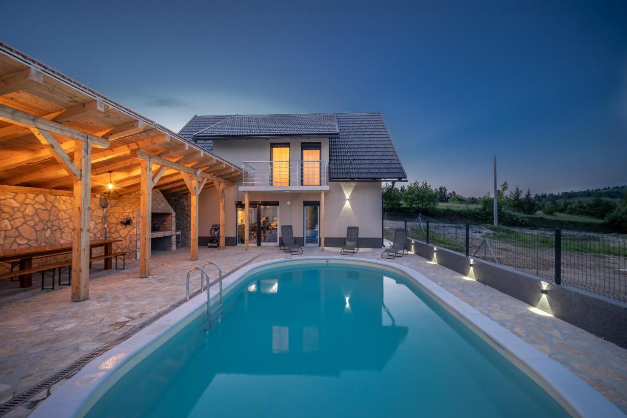 Villa Nesa - Beautiful Guest House At Continental Croatia With Outdoor Swimming Pool, Sauna And 3 Bedrooms Plaski ภายนอก รูปภาพ
